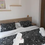 B&B Kristina 로비니