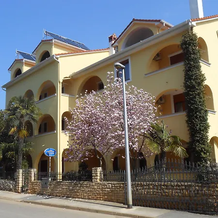 Kristina Bed and breakfast 3*