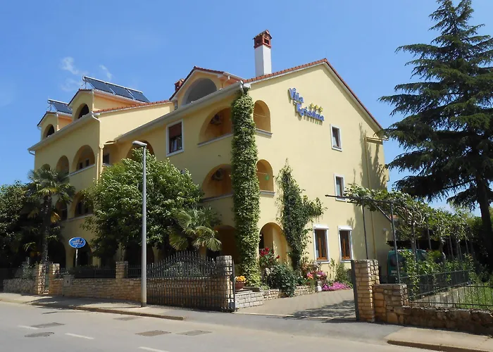 Couette-café Kristina 3*