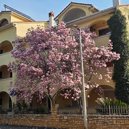 Kristina Bed & Breakfast 3*